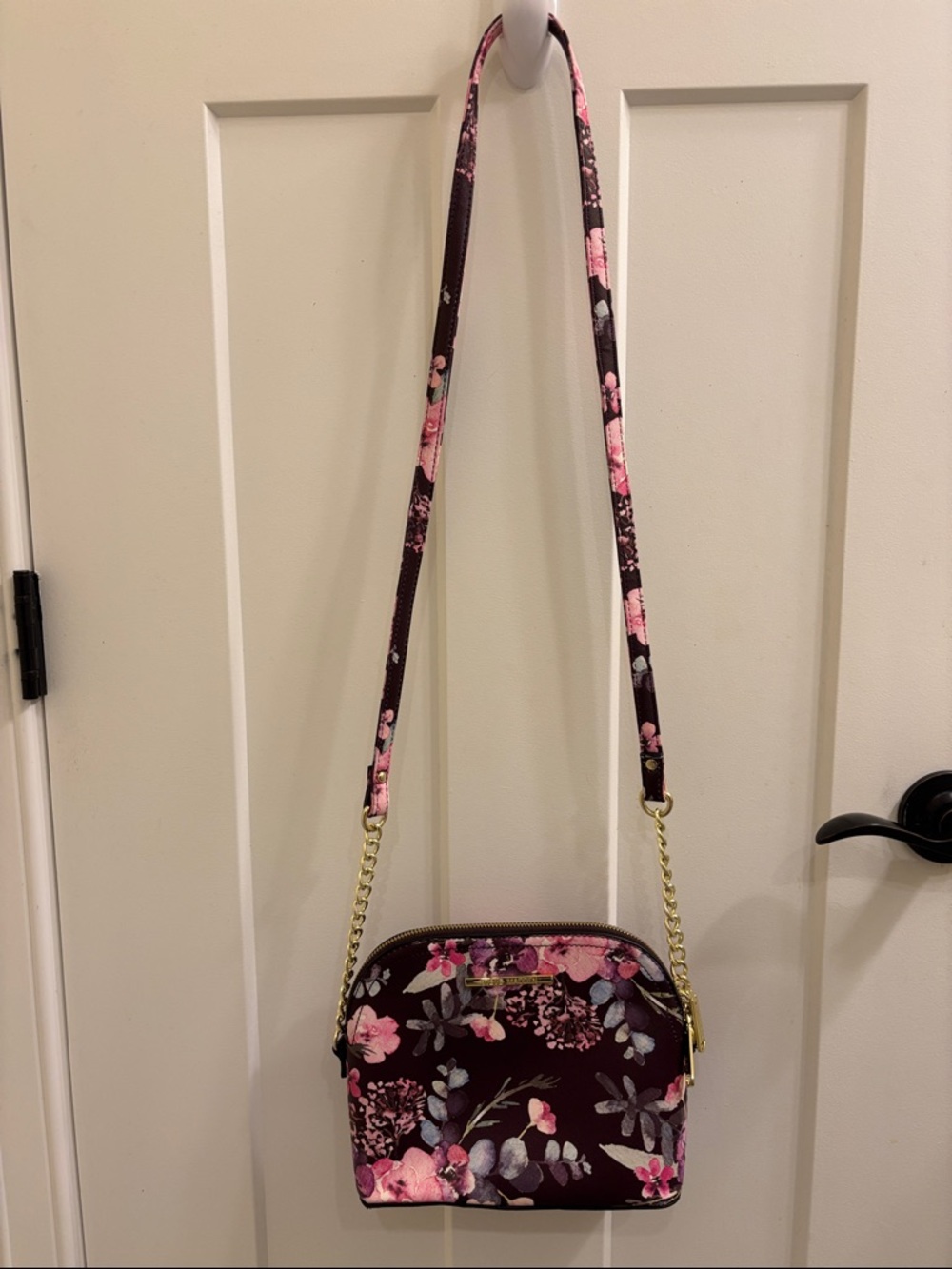 Like new Steve Madden purple floral Crossbody with gold hardware